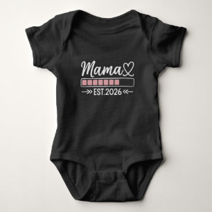 Mama ist. 2026 Schwangerschaftsankündigung Mutter Baby Strampler