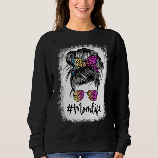Mama Life gebleicht Mama Leopard Messy Bun Sweatshirt (Vorderseite)