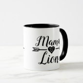 Mama Lion Arrow mit Herz, schwarz Tasse (VorderseiteRechts)