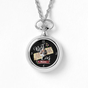 Mama, Mutter und Kind, die eine Familie mit einem  Armbanduhr