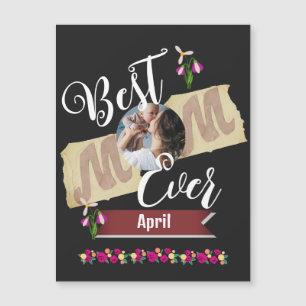 Mama, Mutter und Kind, die eine Familie mit einem  Magnetkarte