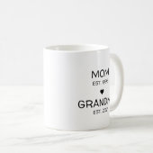 Mama Oma Schwangerschaft Ankündigung Baby Reveal Kaffeetasse (VorderseiteRechts)