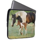 Mama & Paint Filly Laptopschutzhülle (Vorne Rechts)