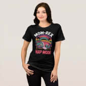 Mama-Rex Nickerchen Mode - Funny Relaxing Dinosaur Tri-Blend Shirt (Vorderseite voll)