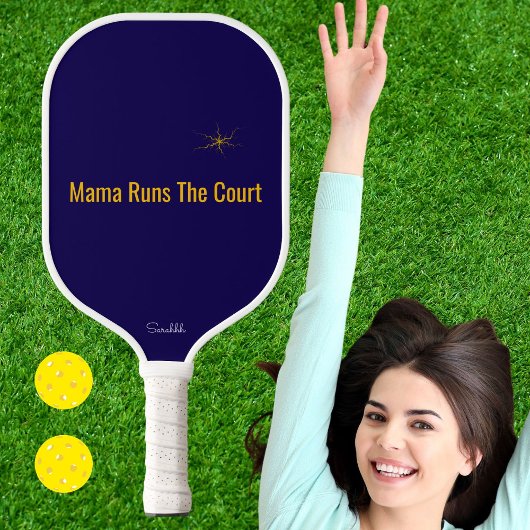 Mama Runs The Court Personalized Pickleball Mom Pickleball Schläger