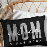 Mama seit 20XX Moderne, einfache Preppy Dekokissen<br><div class="desc">Dieses einfache und moderne Design besteht aus san-Serifentypografie.</div>