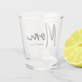 Mama seit 20XX Moderner, einfacher Chic Schnapsglas (Rückseite)
