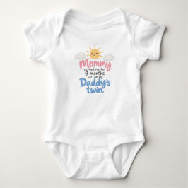 Mama trug mich 9 Monate lang Daddys Zwillingsbaby  Baby Strampler