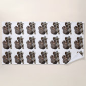 Mama und Baby Capybaras, Strandtuch (Vorderseite)