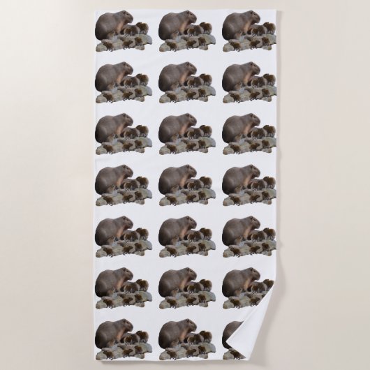 Mama und Baby Capybaras, Strandtuch (Vorderseite)