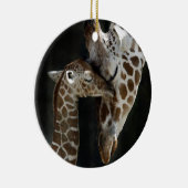 Mama-und Baby-Giraffen-Umarmung Keramik Ornament (Rechts)