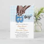 Mama und Vater mit Blue Shoes Baby Dusche Einladung (Stehend Vorderseite)