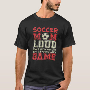 Mama unterstützt jedes Spiel außerhalb des Fußball T-Shirt