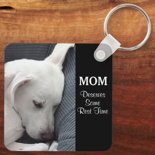 Mama verdient etwas Erholung Zeit Niedlich Weiße W Schlüsselanhänger (Rückseite)