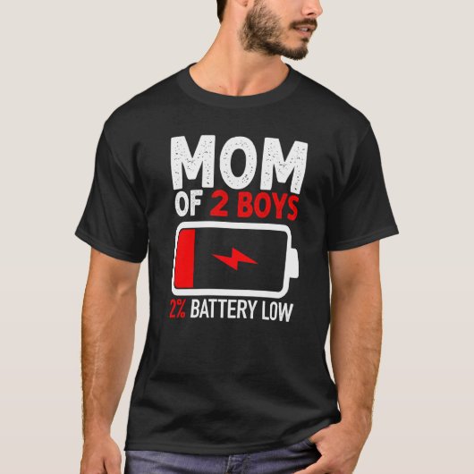 Mama von 2 Jungen 2 Batterien für Mütter mit niedr T-Shirt (Vorderseite)