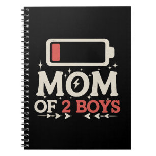 Mama von 2 Jungen mit niedrigem Batteriestuhl Mutt Notizblock