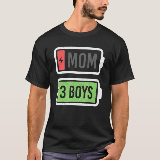 Mama von 3 Jungen mit niedrigem Batterieaufladen M T-Shirt (Vorderseite)