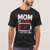 Mama von 3 Mädchen mit niedrigem Akku von Tochter- T-Shirt (Vorderseite)