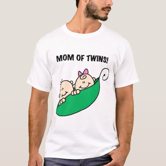 Mama von Twins-Erbsen in einem Pod-Hemd und Gesche T-Shirt (Vorderseite)