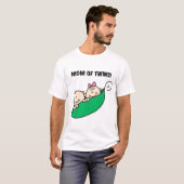 Mama von Twins-Erbsen in einem Pod-Hemd und Gesche T-Shirt (Vorne ganz)