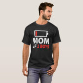 Mama von zwei Kindern mit niedrigem Akkuanteil Mam T-Shirt (Vorne ganz)