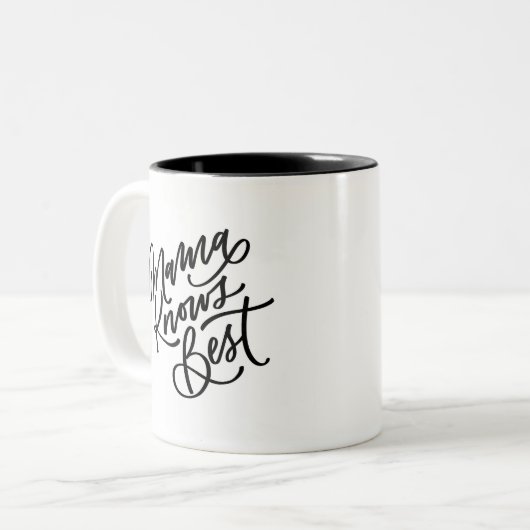 Mama weiß das Beste Zweifarbige Tasse (Vorderseite Links)