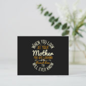 Mama - Wenn Sie sich Ihre Mutter ansehen Postkarte (Stehend Vorderseite)