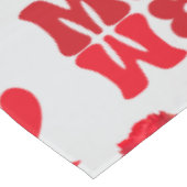 MAMA/WOW: Ein roter Liebe-Brief auf grau | Tischdecke (Schrägansicht)