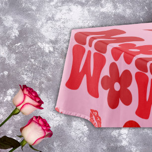 MAMA/WOW: Eine Liebe in Rot auf Rosa Tischdecke