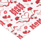 MAMA/WOW: Eine Liebe in Rot auf Weiß | Kurzer Tischläufer (Ecke)