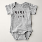 Mama's Boy - Niedliches Zitat Baby Football Bodysu Baby Strampler (Vorderseite)