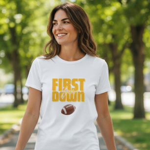 Mamas erstes Jahr Down Football Text Gelb T-Shirt