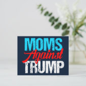 Mamas gegen die politischen Wahlen Trumps Postkarte (Stehend Vorderseite)