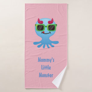 Mama's kleines Monster mit Hörnern Badehandtuch