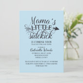 Mama's Little Sidekick Blue Baby Boy Dusche Einladung (Stehend Vorderseite)