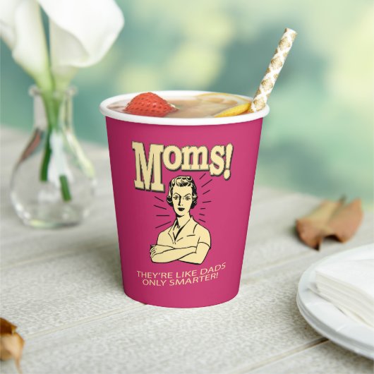 Mamas: Wie Vater, nur schlauer Pappbecher (In Situ)