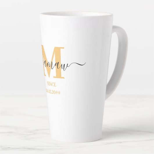 Mamaw Elegant Script Monogram Sunny Yellow Milchtasse (Rechte Ecke)