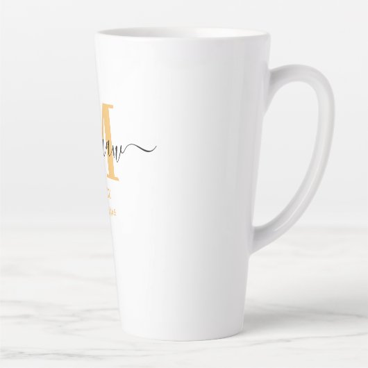Mamaw Elegant Script Monogram Sunny Yellow Milchtasse (Rechts)