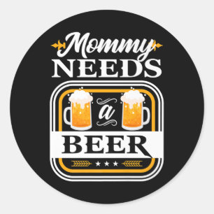 Mami braucht eine Bierbraut und Biertrinker W Runder Aufkleber