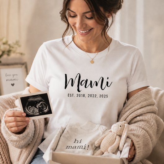 Mami hat ein neues Müttergeschenk T-Shirt eingeric