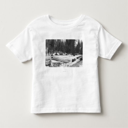 Mammutbaum-Nationalpark-Schnee-Szene im Dorf Kleinkind T-shirt (Vorderseite)
