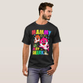Mammy of the Baby Birthday Shark Mammy Shark Chris T-Shirt (Vorne ganz)