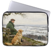 Man and Dog Enjoying Winter Countryside Vista Laptopschutzhülle (Vorderseite)
