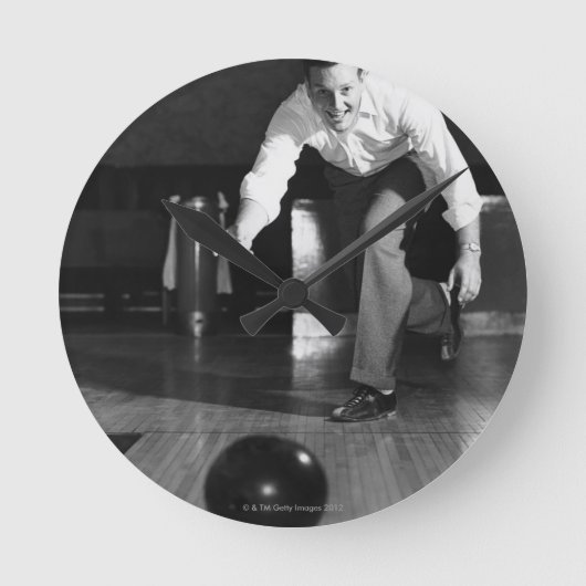 Man Bowling Runde Wanduhr (Vorderseite)