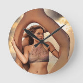 Man Cave Clock Runde Wanduhr (Vorderseite)