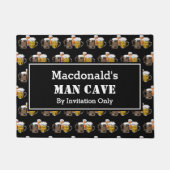 MAN CAVE Neuheit Drei Biere ZOLLBARES Schwarz Fußmatte (Vorderseite)