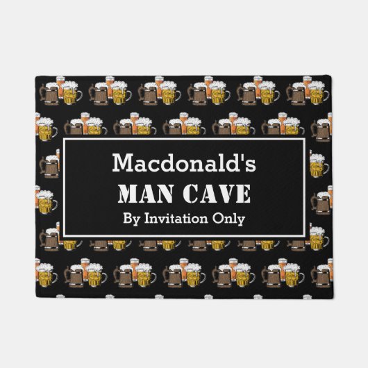 MAN CAVE Neuheit Drei Biere ZOLLBARES Schwarz Fußmatte (Vorderseite)