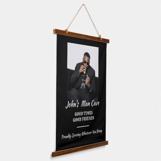 Man Cave Wandteppich Mit Holzrahmen (Gewinkelt)