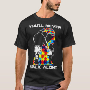 Man geht nie allein durch den Vater-Tochter-Sohn-A T-Shirt