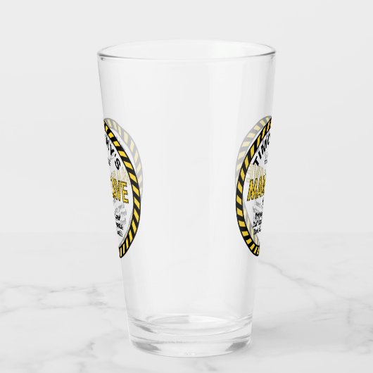 Man Höhle Schild Vorsicht Tape Pint Bierglas Glas (Rechts)